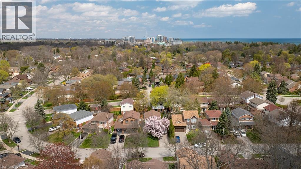 












161 RIVERVIEW Street

,
Oakville,




Ontario
L6L5S2

