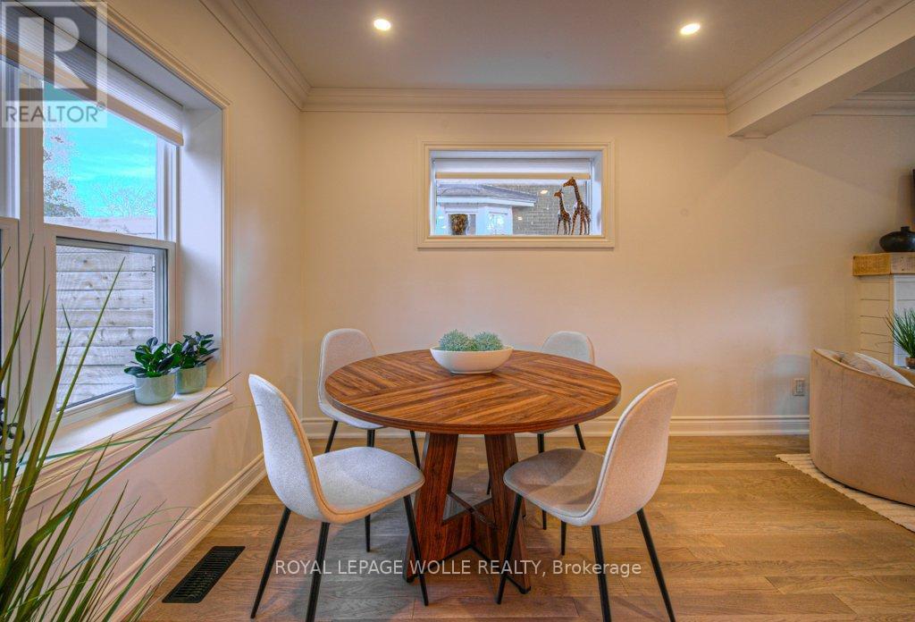 












30 DUNBAR ROAD S

,
Waterloo,




Ontario
N2L2E3

