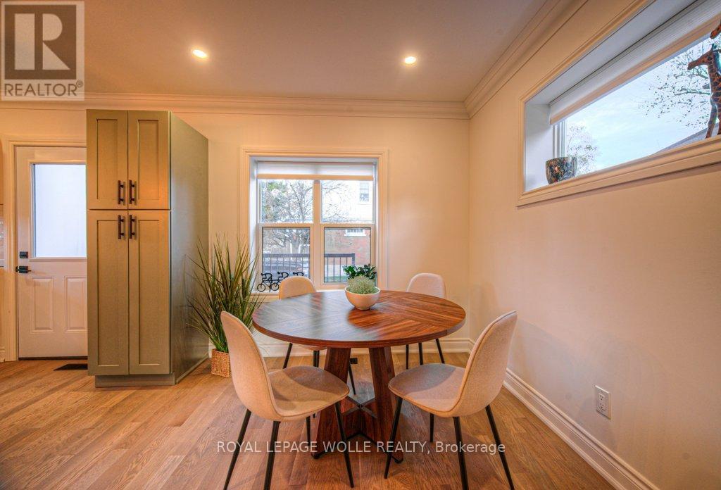 












30 DUNBAR ROAD S

,
Waterloo,




Ontario
N2L2E3

