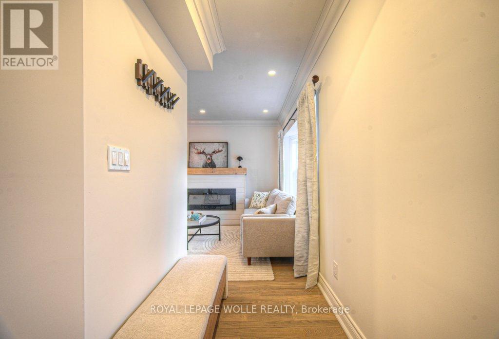 












30 DUNBAR ROAD S

,
Waterloo,




Ontario
N2L2E3

