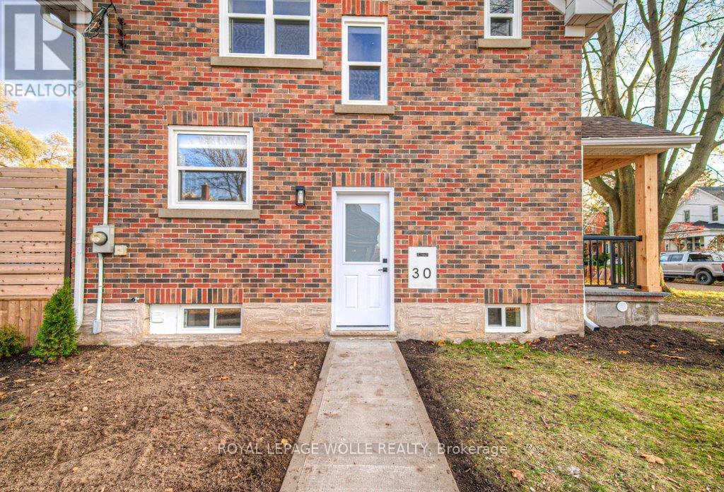












30 DUNBAR ROAD S

,
Waterloo,




Ontario
N2L2E3


