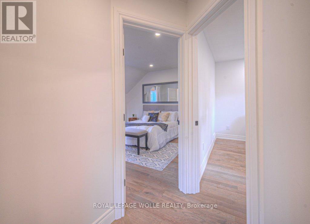 












30 DUNBAR ROAD S

,
Waterloo,




Ontario
N2L2E3

