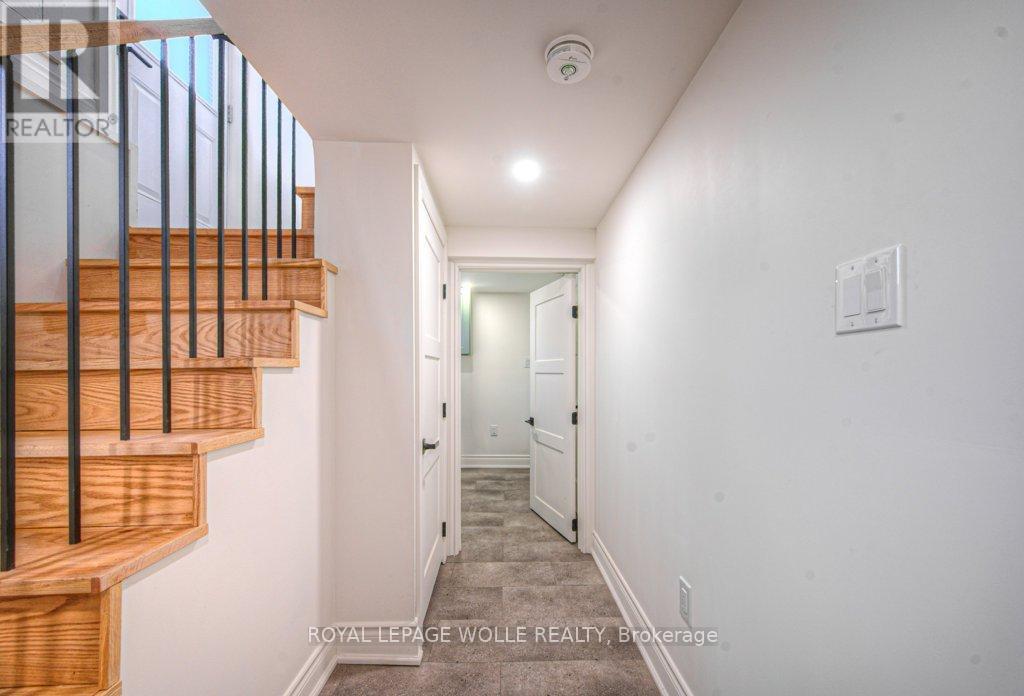 












30 DUNBAR ROAD S

,
Waterloo,




Ontario
N2L2E3

