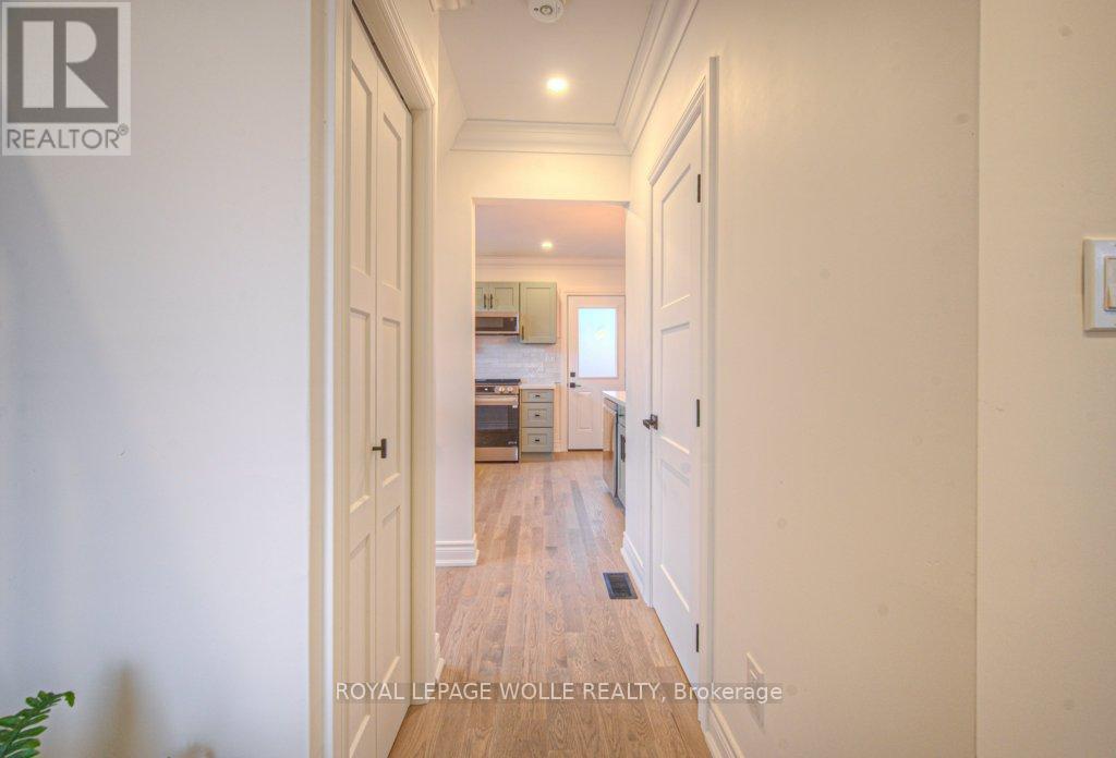 












30 DUNBAR ROAD S

,
Waterloo,




Ontario
N2L2E3

