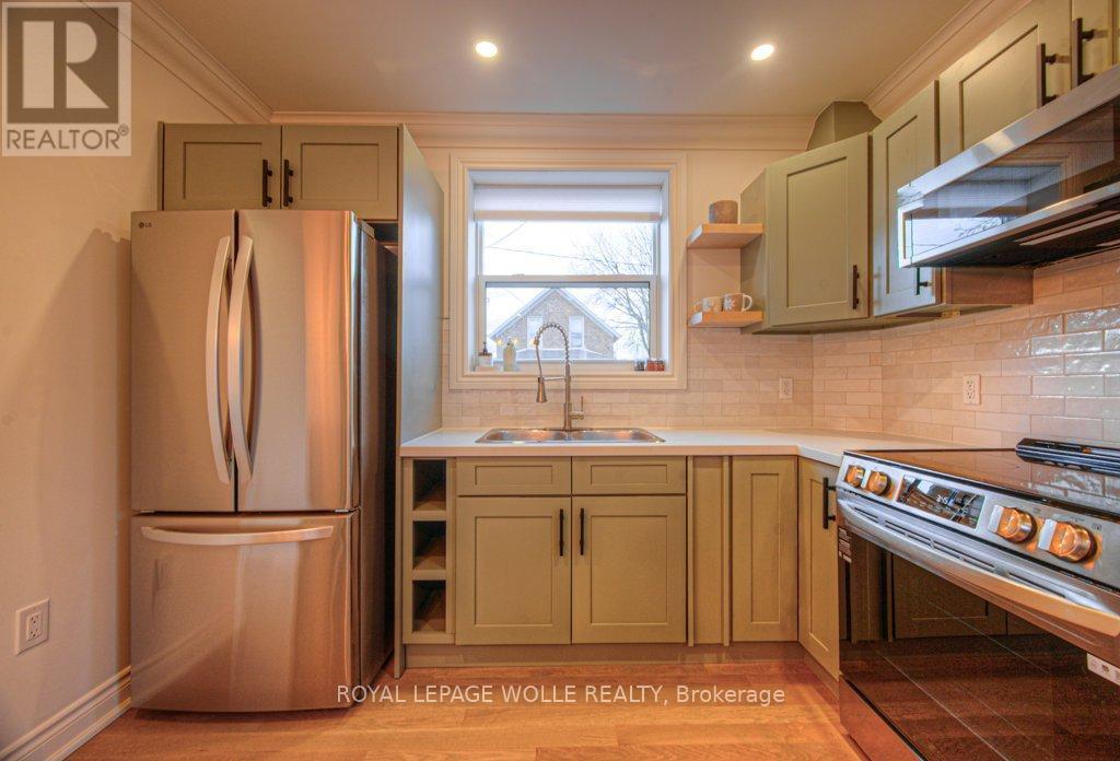 












30 DUNBAR ROAD S

,
Waterloo,




Ontario
N2L2E3

