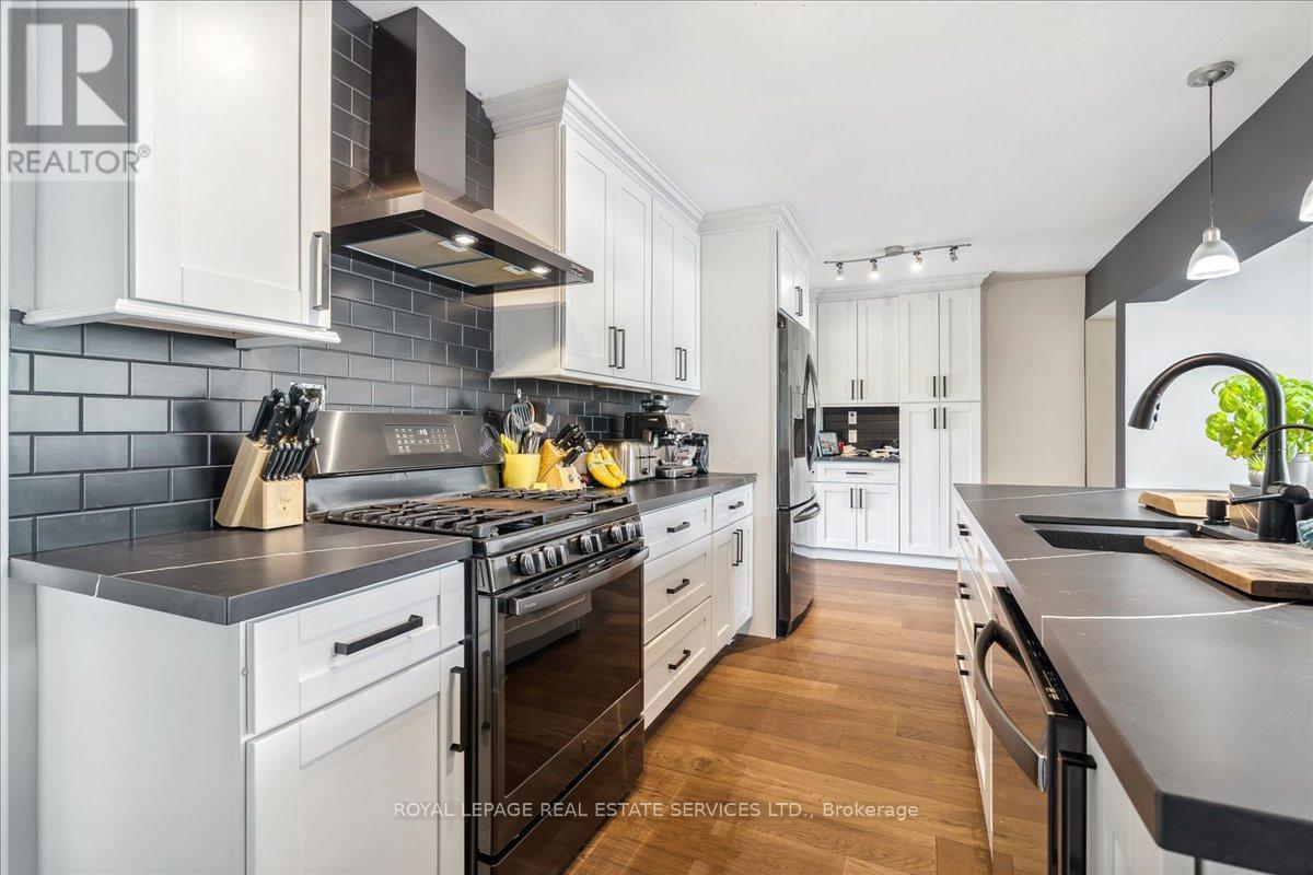 












1099 BURNHAMTHORPE ROAD W

,
Oakville,




Ontario
L6M4K9


