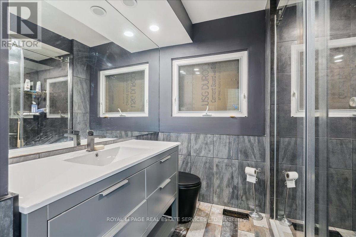 












1099 BURNHAMTHORPE ROAD W

,
Oakville,




Ontario
L6M4K9

