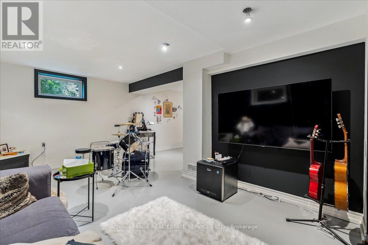 












1099 BURNHAMTHORPE ROAD W

,
Oakville,




Ontario
L6M4K9

