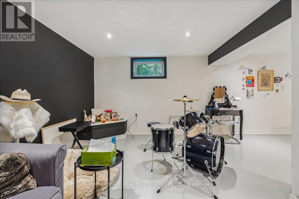 












1099 BURNHAMTHORPE ROAD W

,
Oakville,




Ontario
L6M4K9

