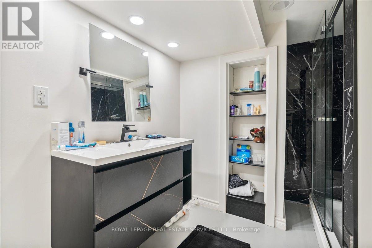 












1099 BURNHAMTHORPE ROAD W

,
Oakville,




Ontario
L6M4K9

