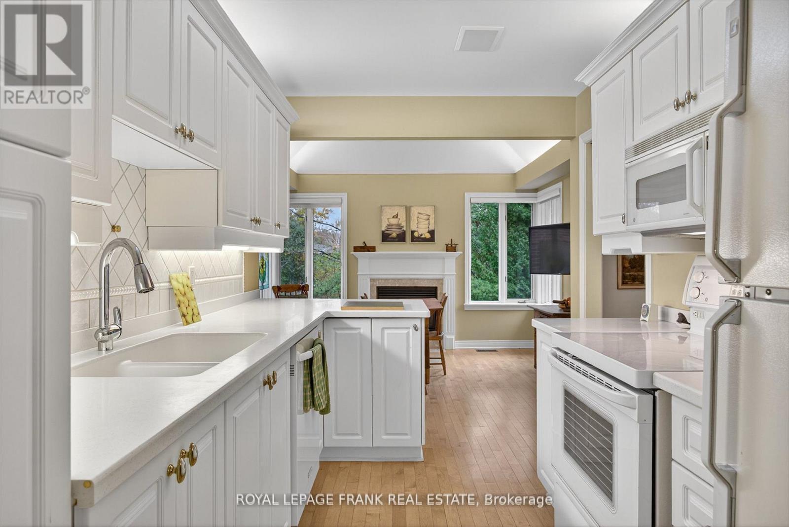 












8 - 1121 ARMOUR ROAD

,
Peterborough (Ashburnham Ward 4),




Ontario
K9H7N8

