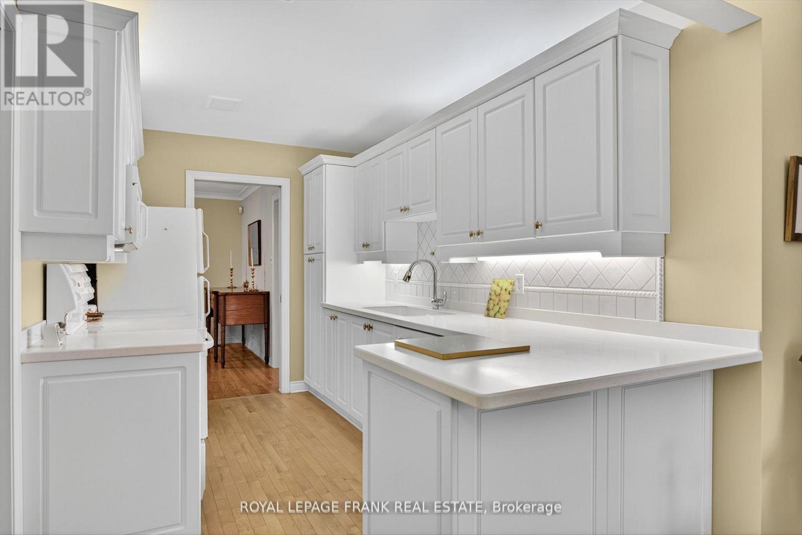 












8 - 1121 ARMOUR ROAD

,
Peterborough (Ashburnham Ward 4),




Ontario
K9H7N8

