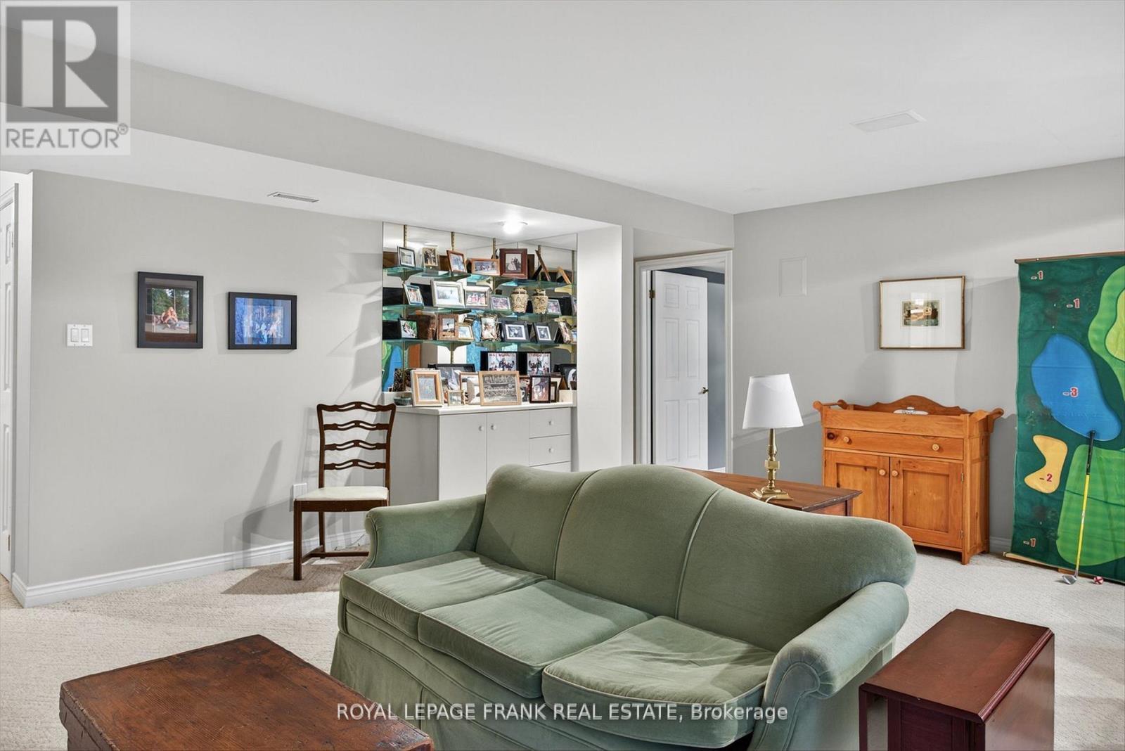 












8 - 1121 ARMOUR ROAD

,
Peterborough (Ashburnham Ward 4),




Ontario
K9H7N8

