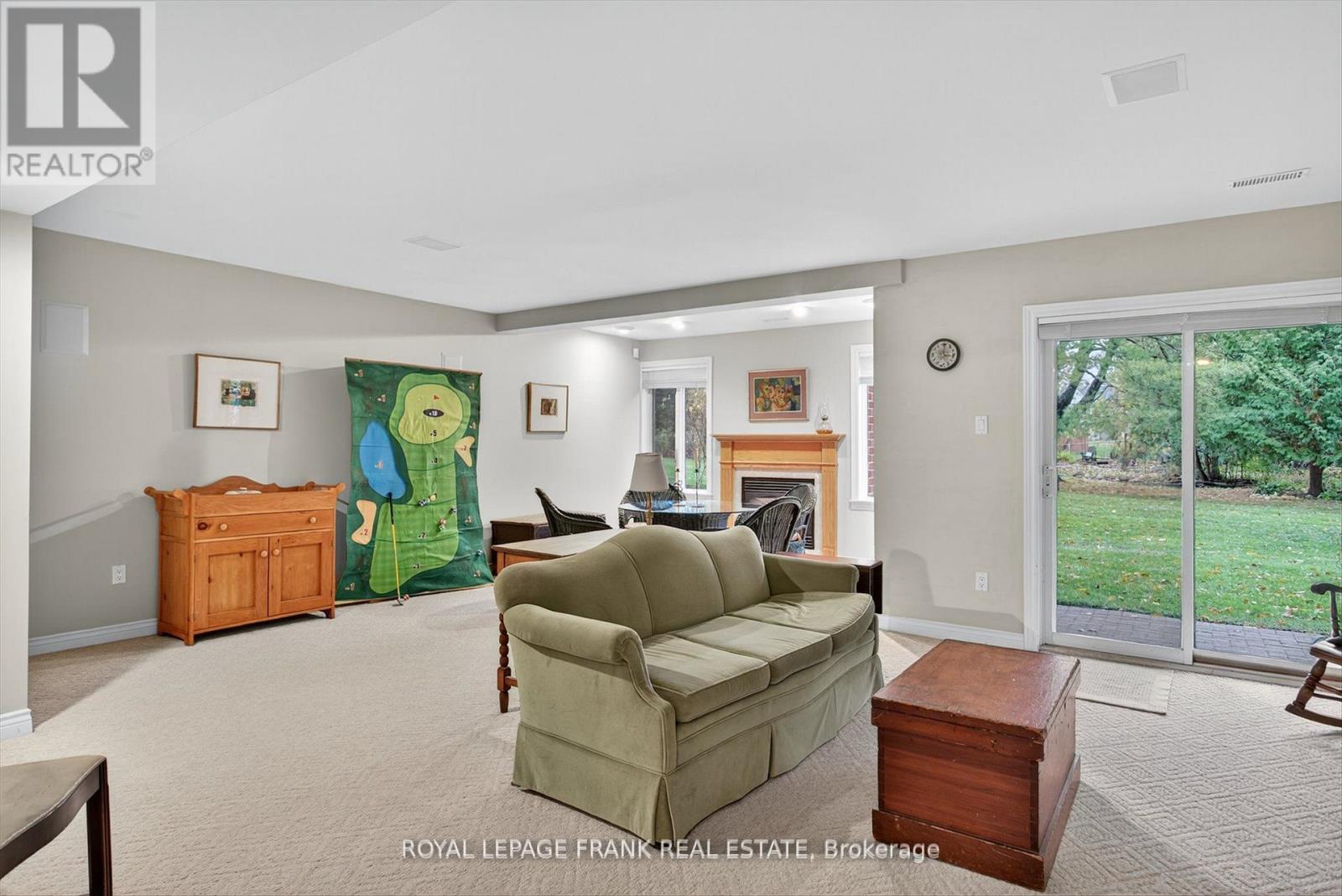 












8 - 1121 ARMOUR ROAD

,
Peterborough (Ashburnham Ward 4),




Ontario
K9H7N8

