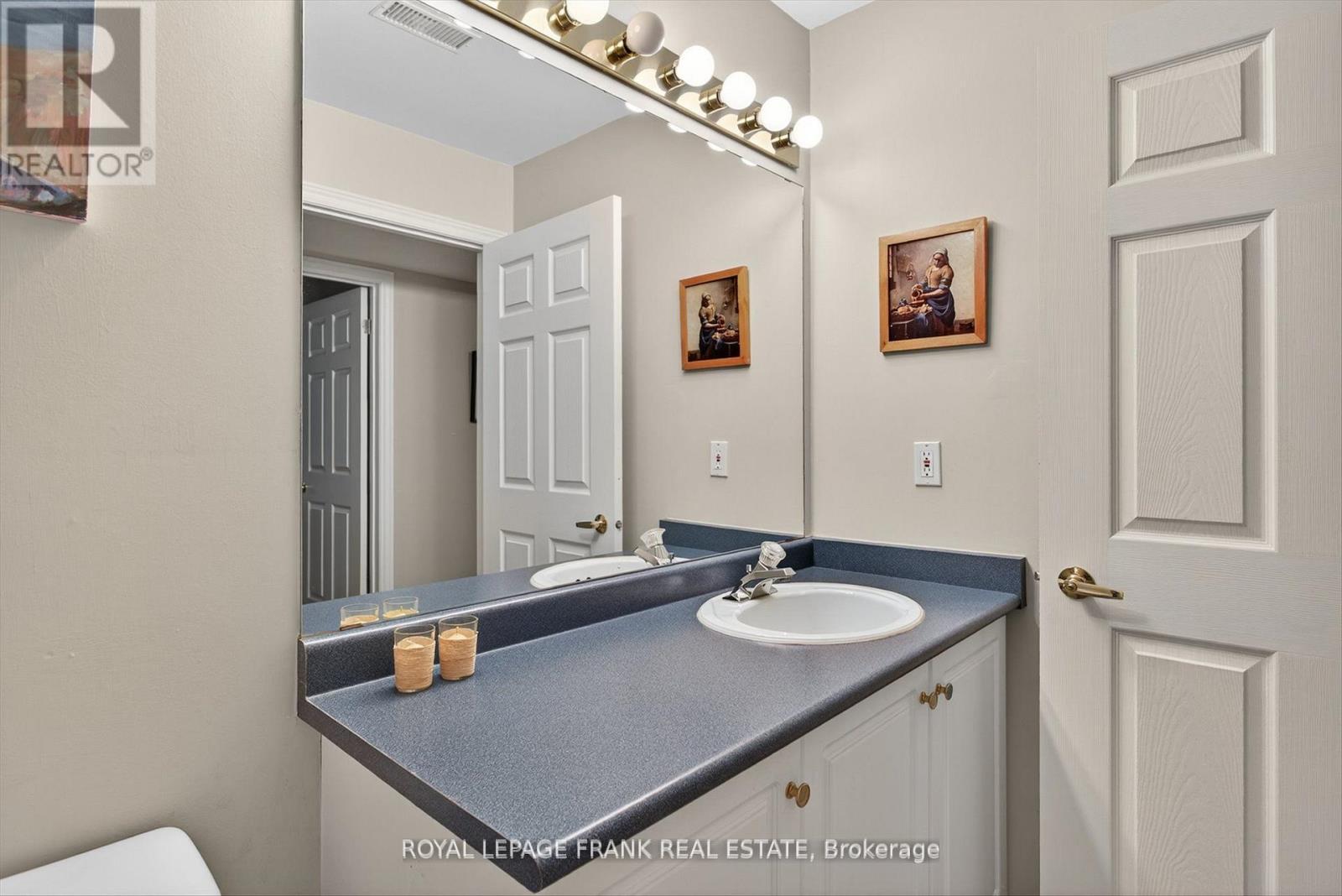 












8 - 1121 ARMOUR ROAD

,
Peterborough (Ashburnham Ward 4),




Ontario
K9H7N8

