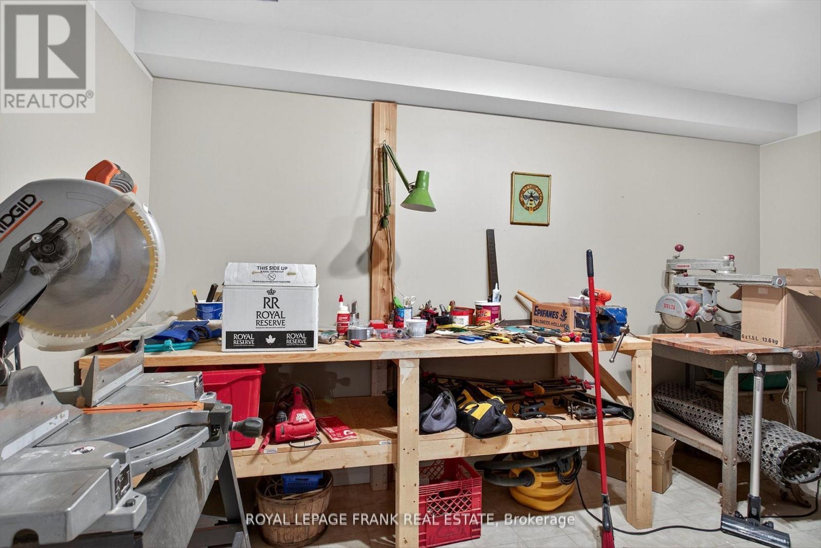 












8 - 1121 ARMOUR ROAD

,
Peterborough (Ashburnham Ward 4),




Ontario
K9H7N8

