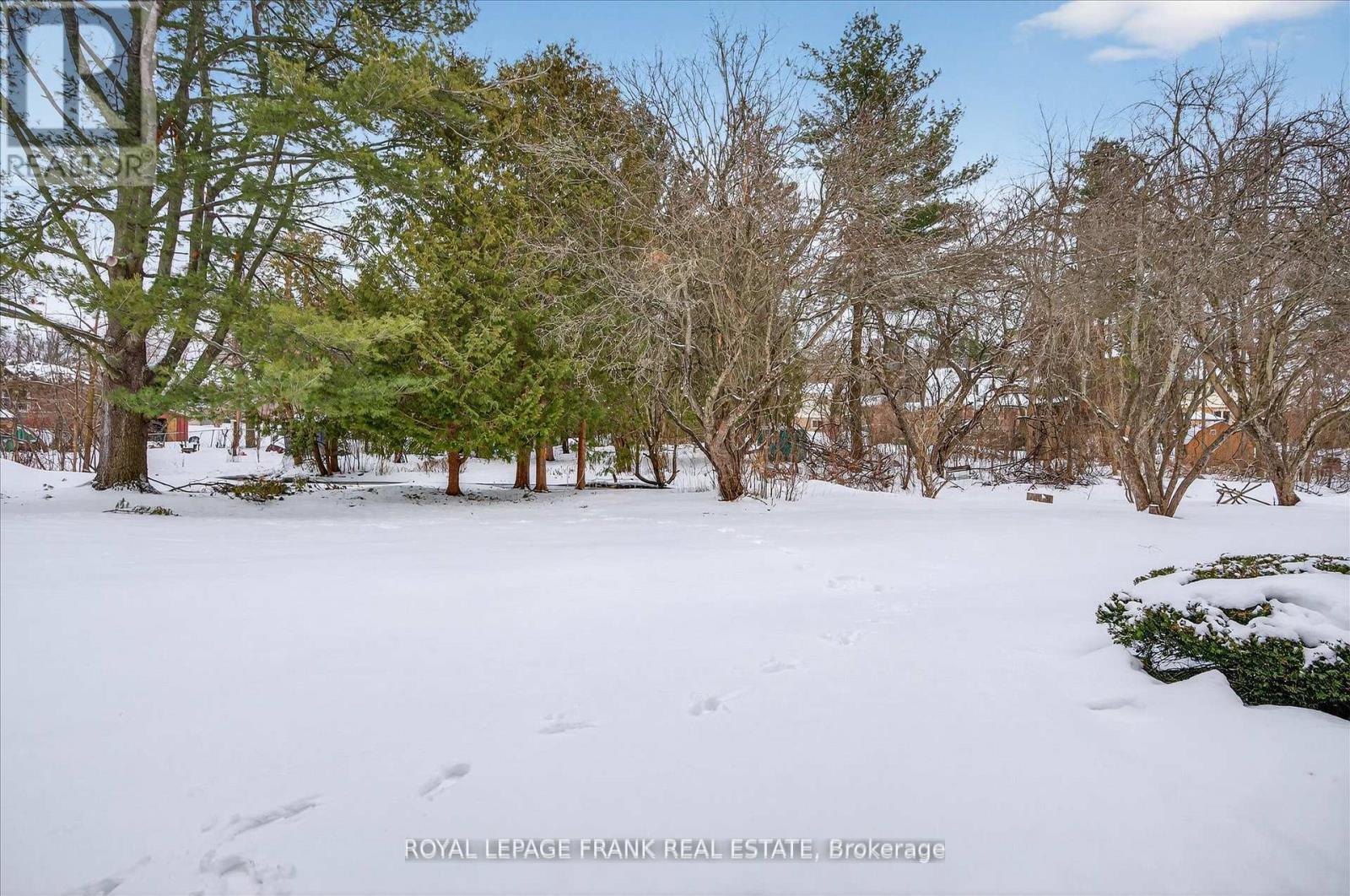 












8 - 1121 ARMOUR ROAD

,
Peterborough (Ashburnham Ward 4),




Ontario
K9H7N8

