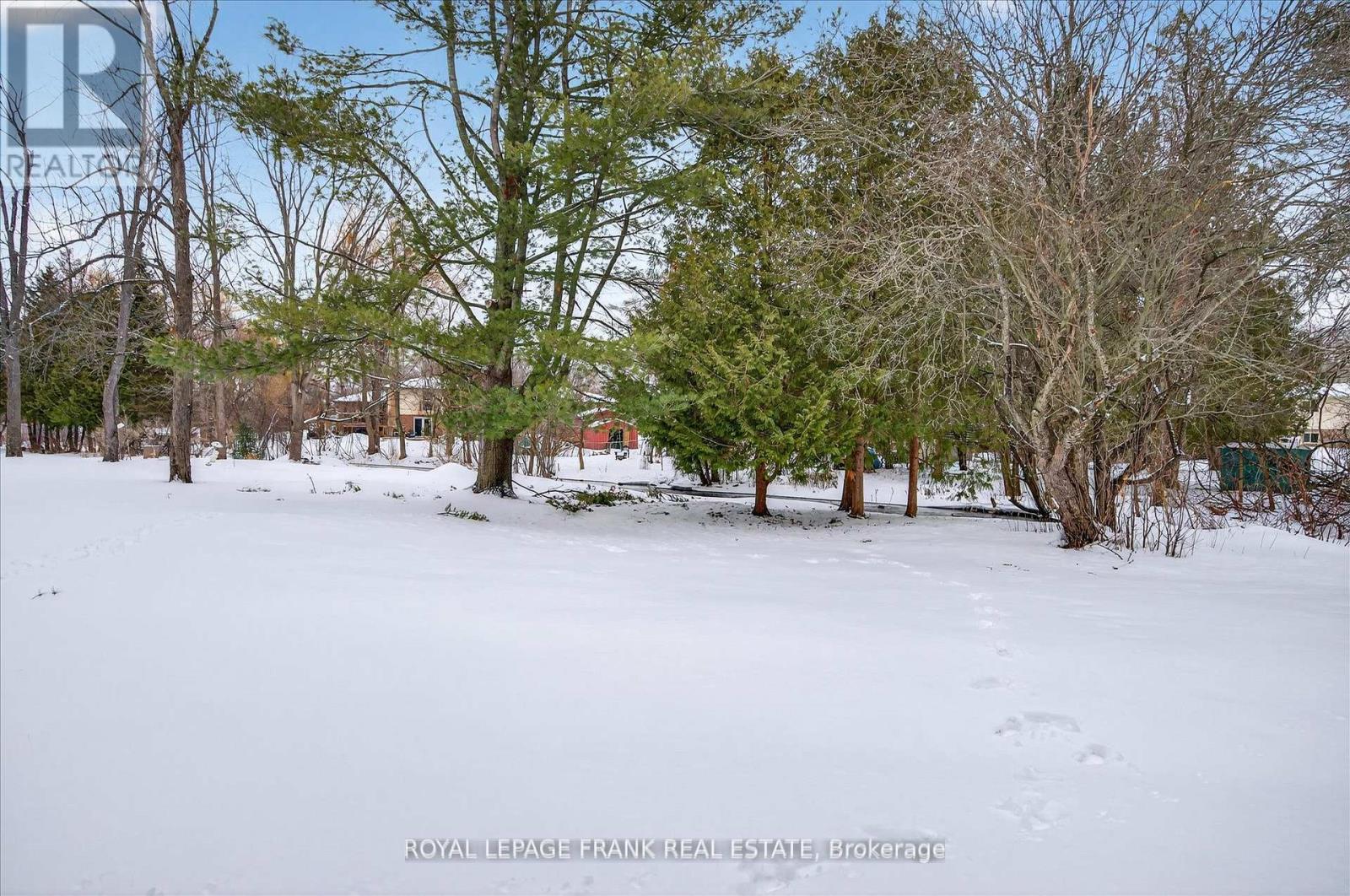 












8 - 1121 ARMOUR ROAD

,
Peterborough (Ashburnham Ward 4),




Ontario
K9H7N8

