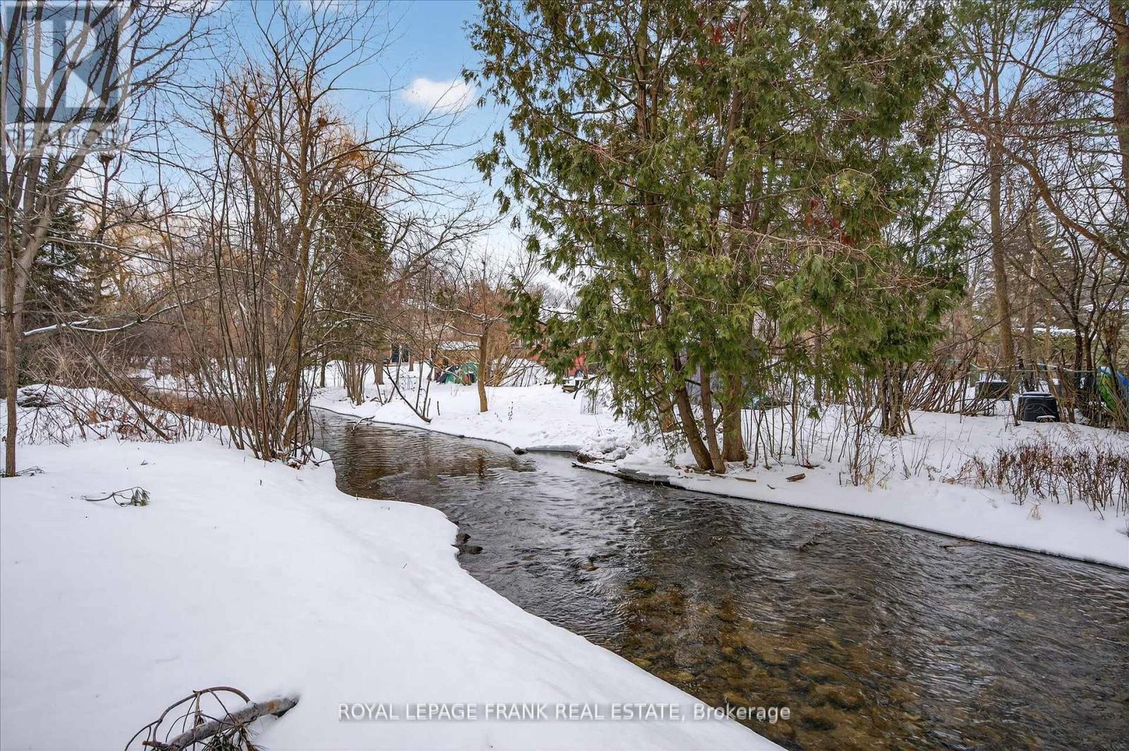 












8 - 1121 ARMOUR ROAD

,
Peterborough (Ashburnham Ward 4),




Ontario
K9H7N8

