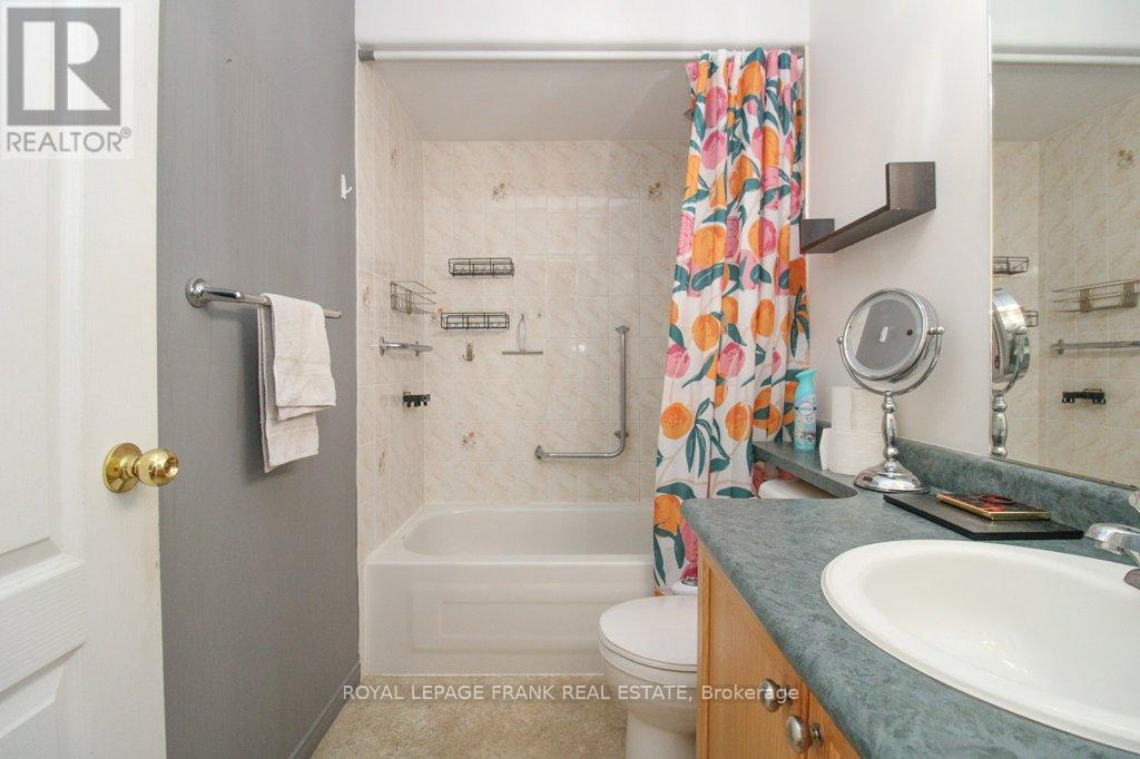 












416 ABOUND CRESCENT

,
Peterborough (Ashburnham Ward 4),




Ontario
K9J8S2

