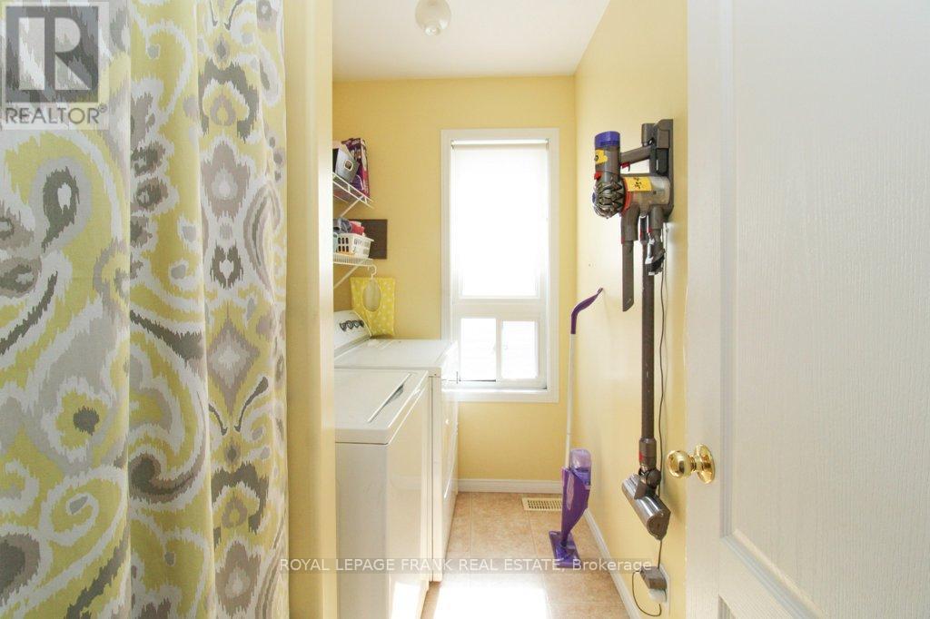 












416 ABOUND CRESCENT

,
Peterborough (Ashburnham Ward 4),




Ontario
K9J8S2

