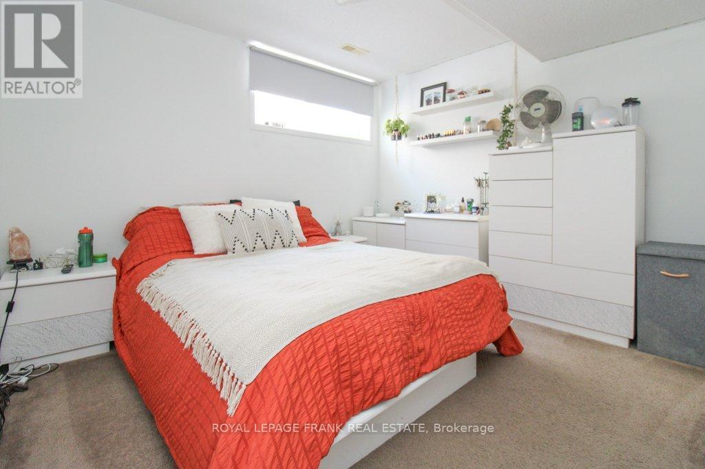 












416 ABOUND CRESCENT

,
Peterborough (Ashburnham Ward 4),




Ontario
K9J8S2

