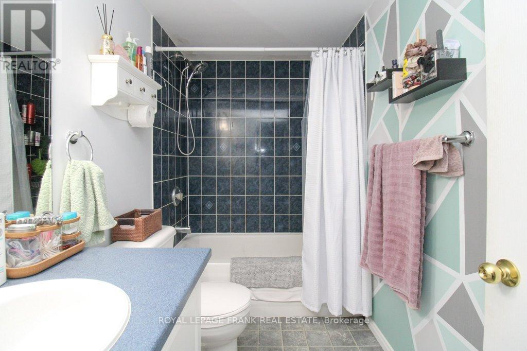 












416 ABOUND CRESCENT

,
Peterborough (Ashburnham Ward 4),




Ontario
K9J8S2

