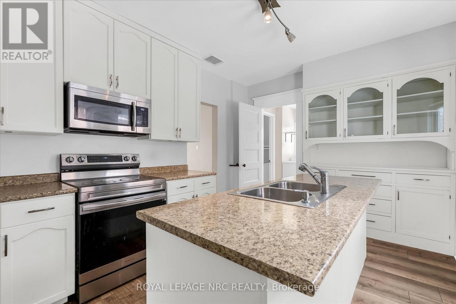 












4878 STAMFORD STREET

,
Niagara Falls (Cherrywood),




Ontario
L2E1M1

