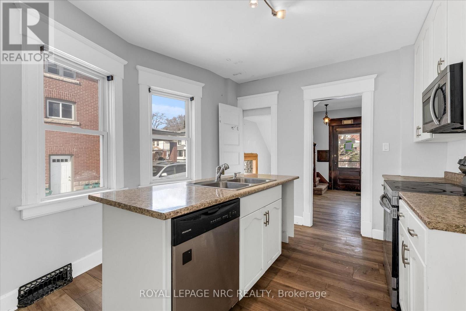 












4878 STAMFORD STREET

,
Niagara Falls (Cherrywood),




Ontario
L2E1M1

