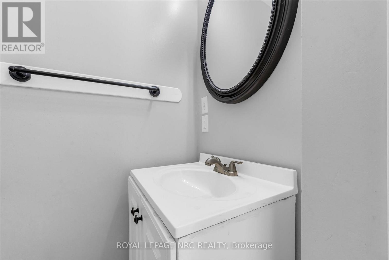 












4878 STAMFORD STREET

,
Niagara Falls (Cherrywood),




Ontario
L2E1M1

