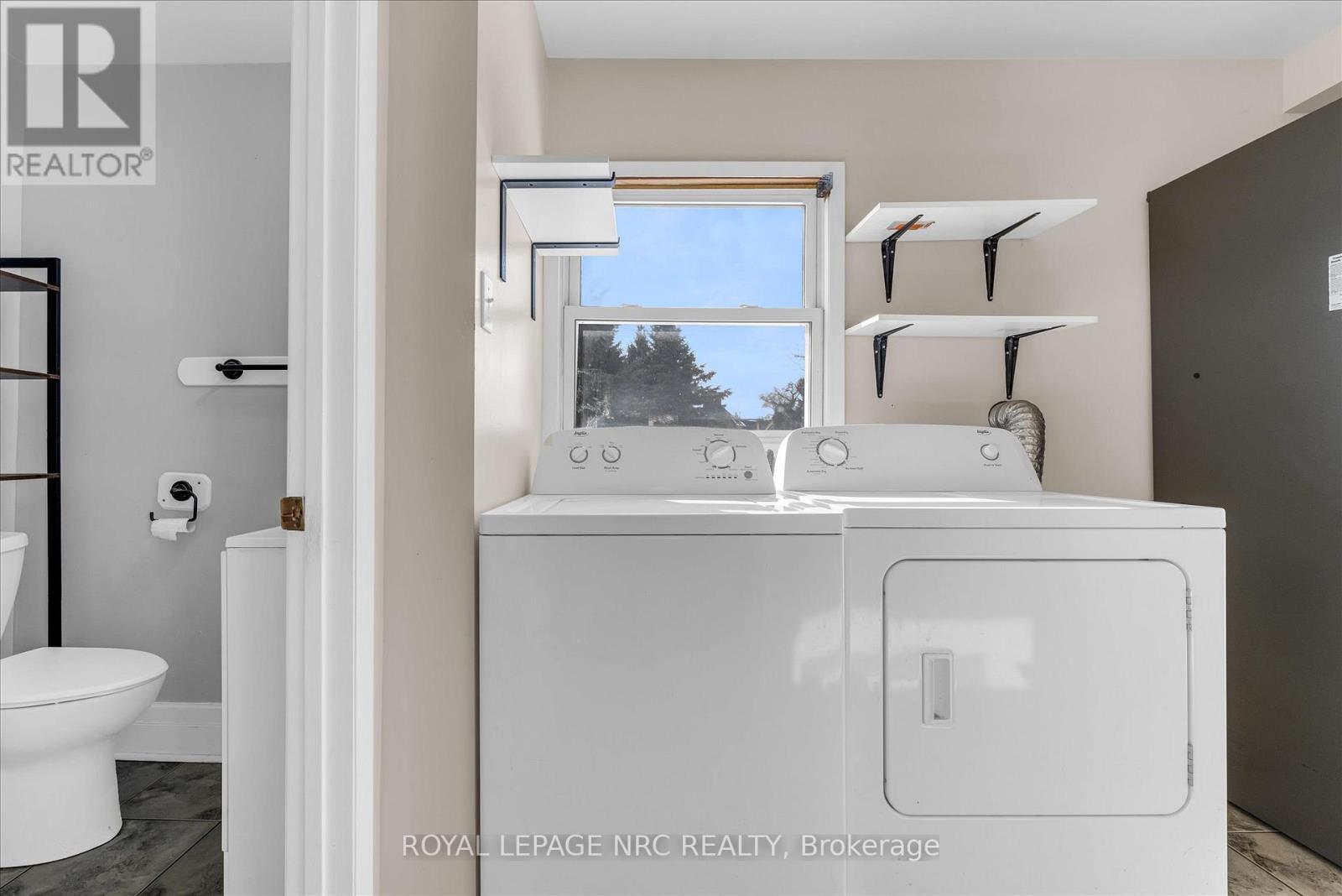 












4878 STAMFORD STREET

,
Niagara Falls (Cherrywood),




Ontario
L2E1M1

