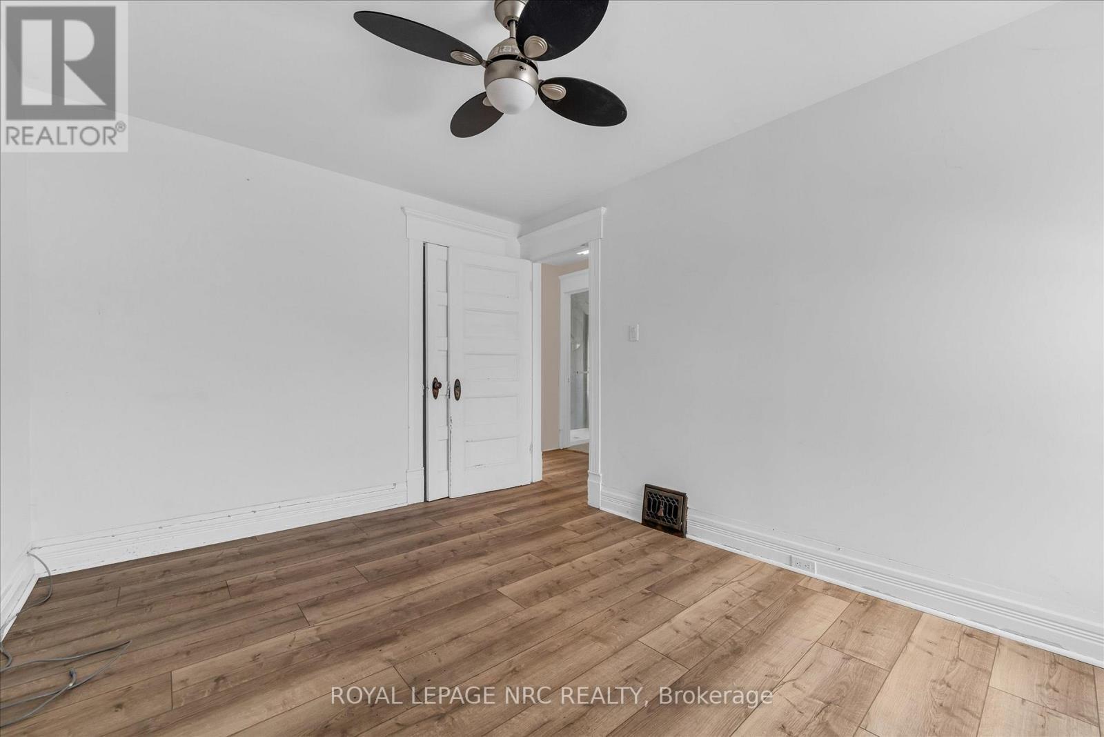 












4878 STAMFORD STREET

,
Niagara Falls (Cherrywood),




Ontario
L2E1M1

