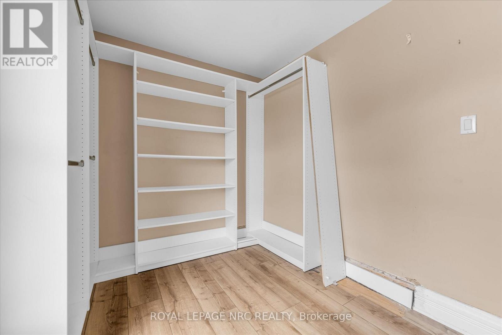 












4878 STAMFORD STREET

,
Niagara Falls (Cherrywood),




Ontario
L2E1M1

