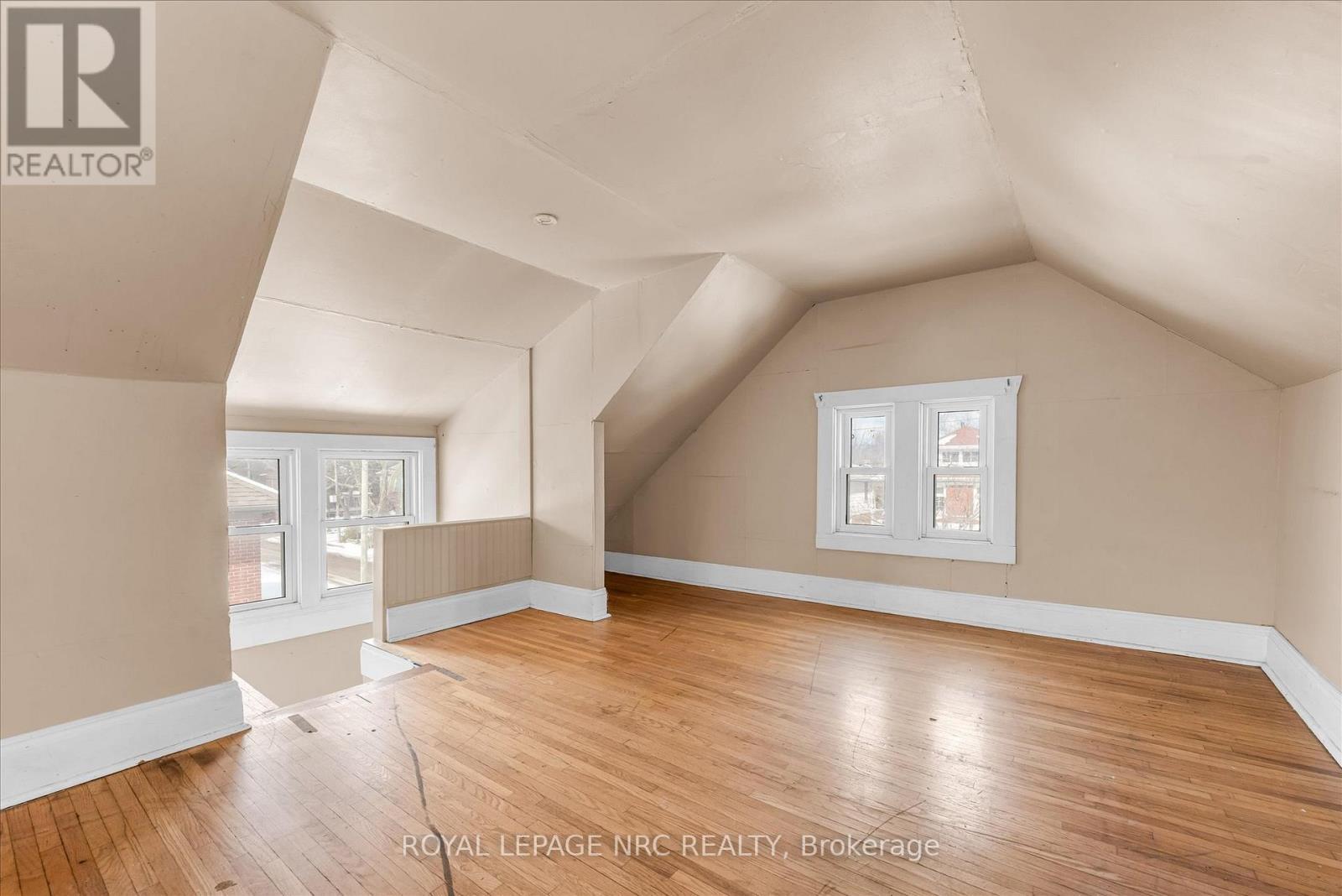 












4878 STAMFORD STREET

,
Niagara Falls (Cherrywood),




Ontario
L2E1M1

