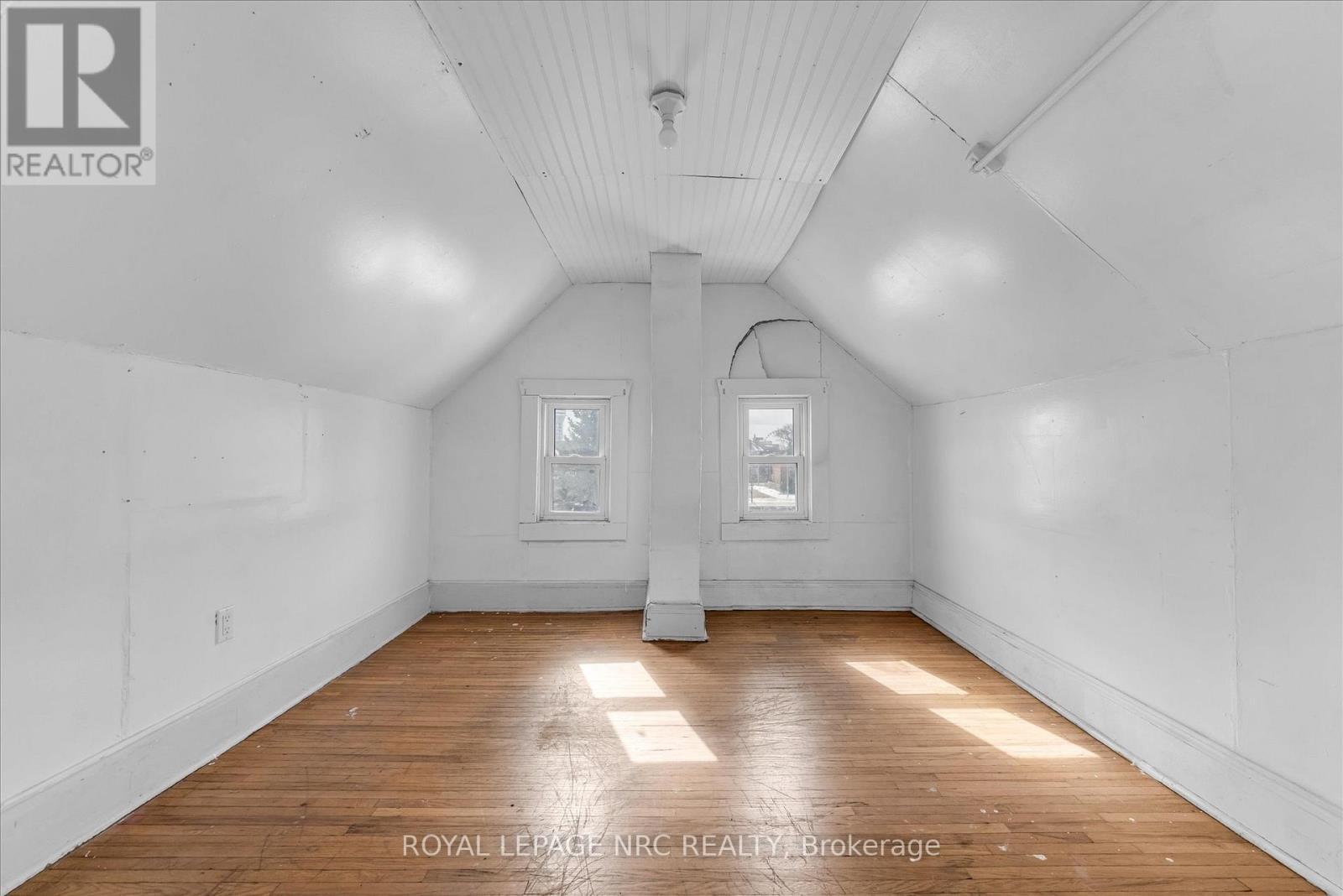 












4878 STAMFORD STREET

,
Niagara Falls (Cherrywood),




Ontario
L2E1M1

