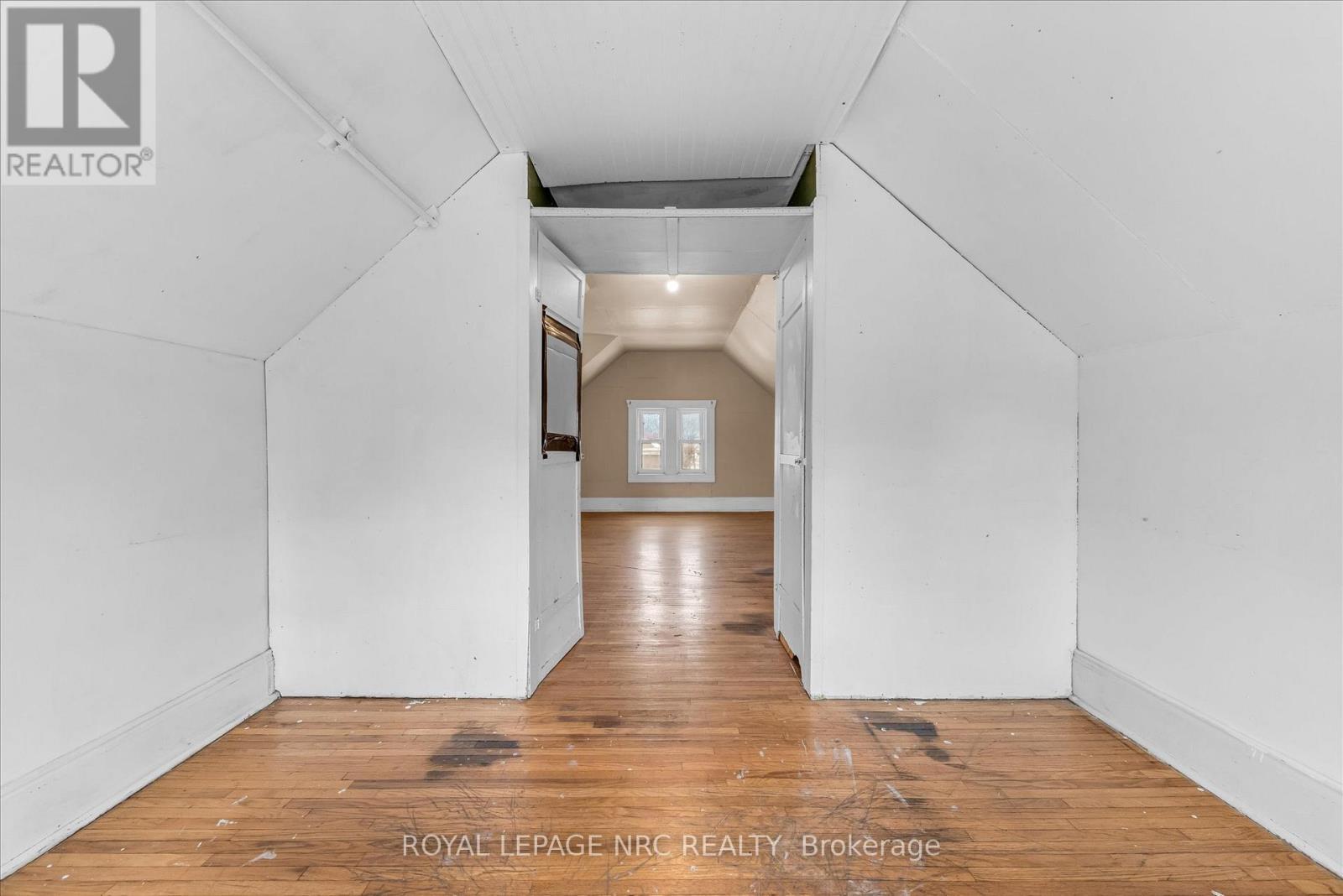 












4878 STAMFORD STREET

,
Niagara Falls (Cherrywood),




Ontario
L2E1M1

