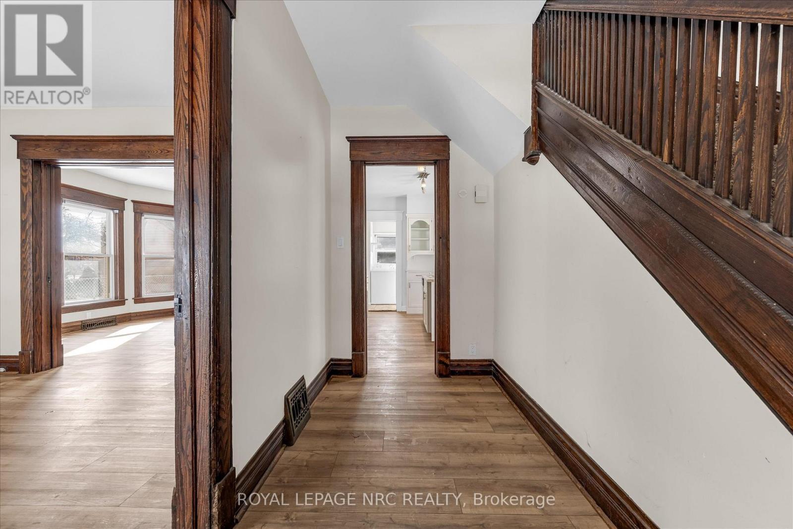 












4878 STAMFORD STREET

,
Niagara Falls (Cherrywood),




Ontario
L2E1M1

