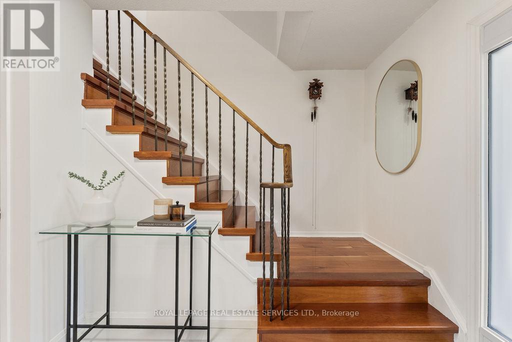 












161 RIVERVIEW STREET

,
Oakville,




Ontario
L6L5S2

