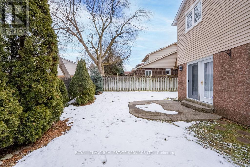 












161 RIVERVIEW STREET

,
Oakville,




Ontario
L6L5S2

