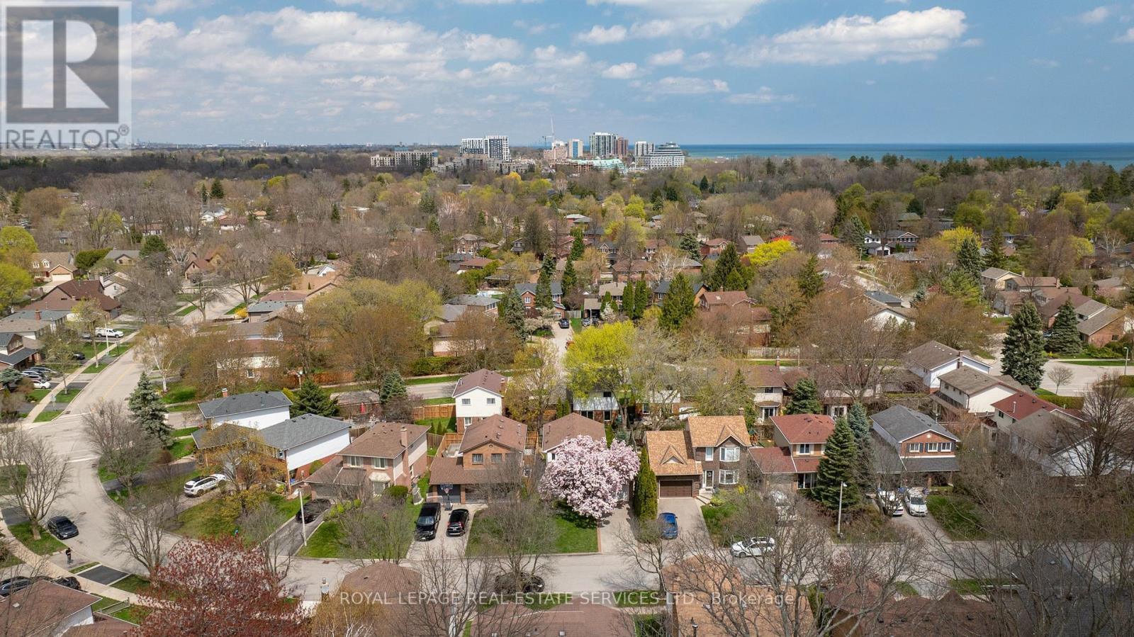 












161 RIVERVIEW STREET

,
Oakville,




Ontario
L6L5S2

