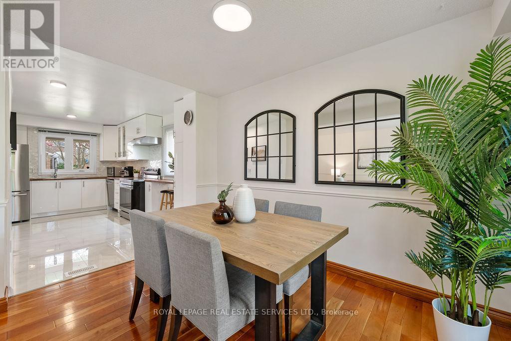 












161 RIVERVIEW STREET

,
Oakville,




Ontario
L6L5S2

