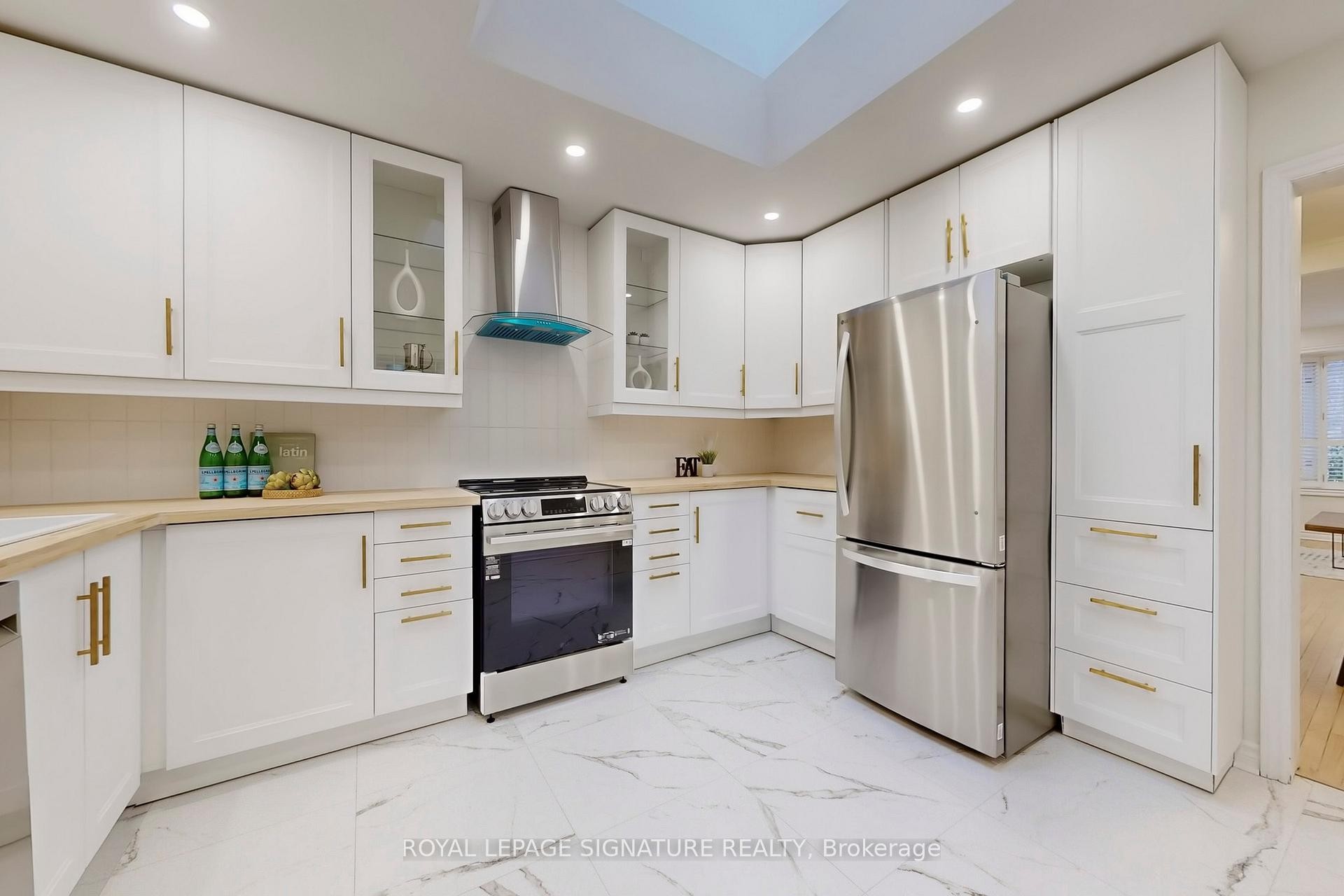 









337


Glen

Road,
Toronto,




ON
M4W 2X4

