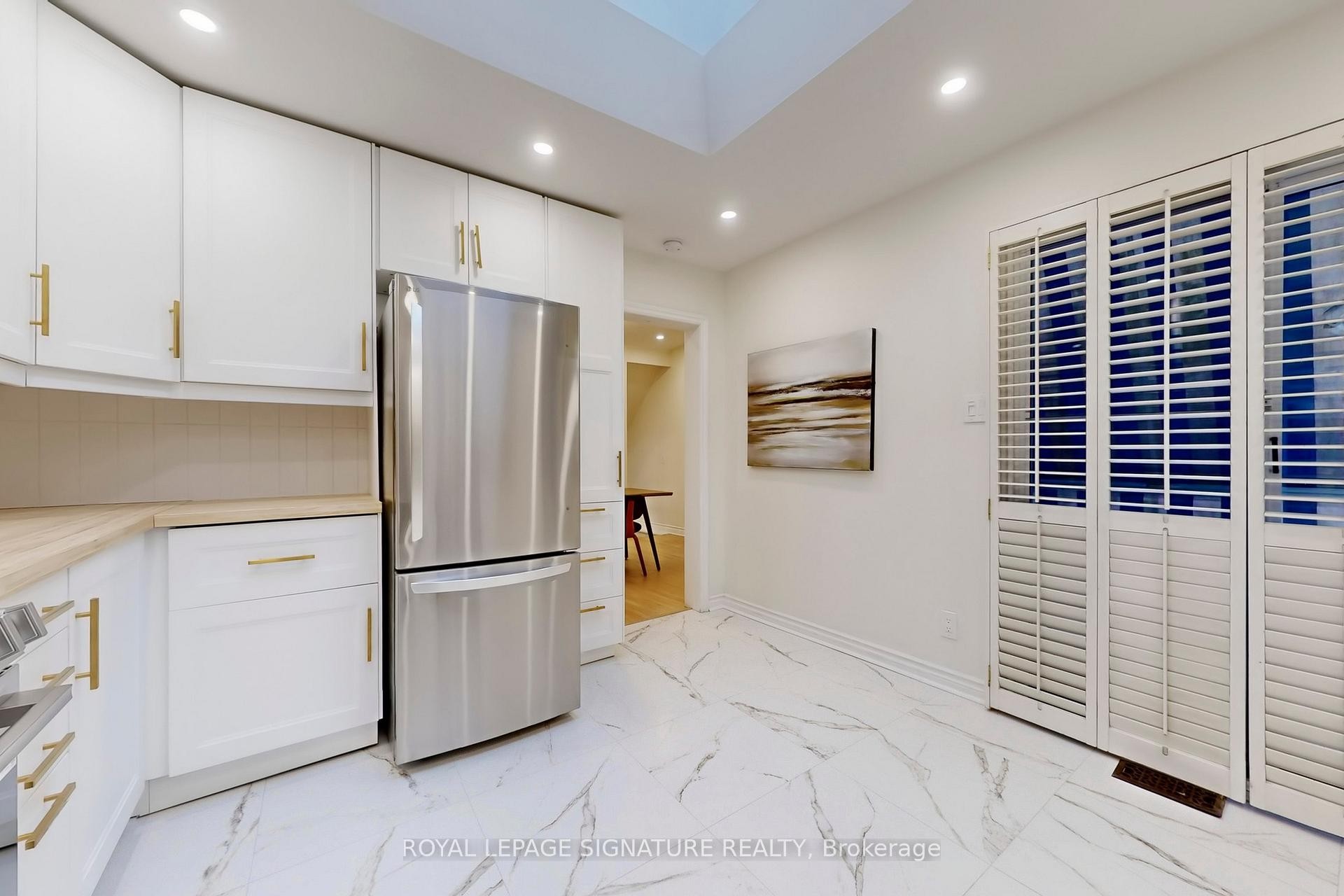 









337


Glen

Road,
Toronto,




ON
M4W 2X4

