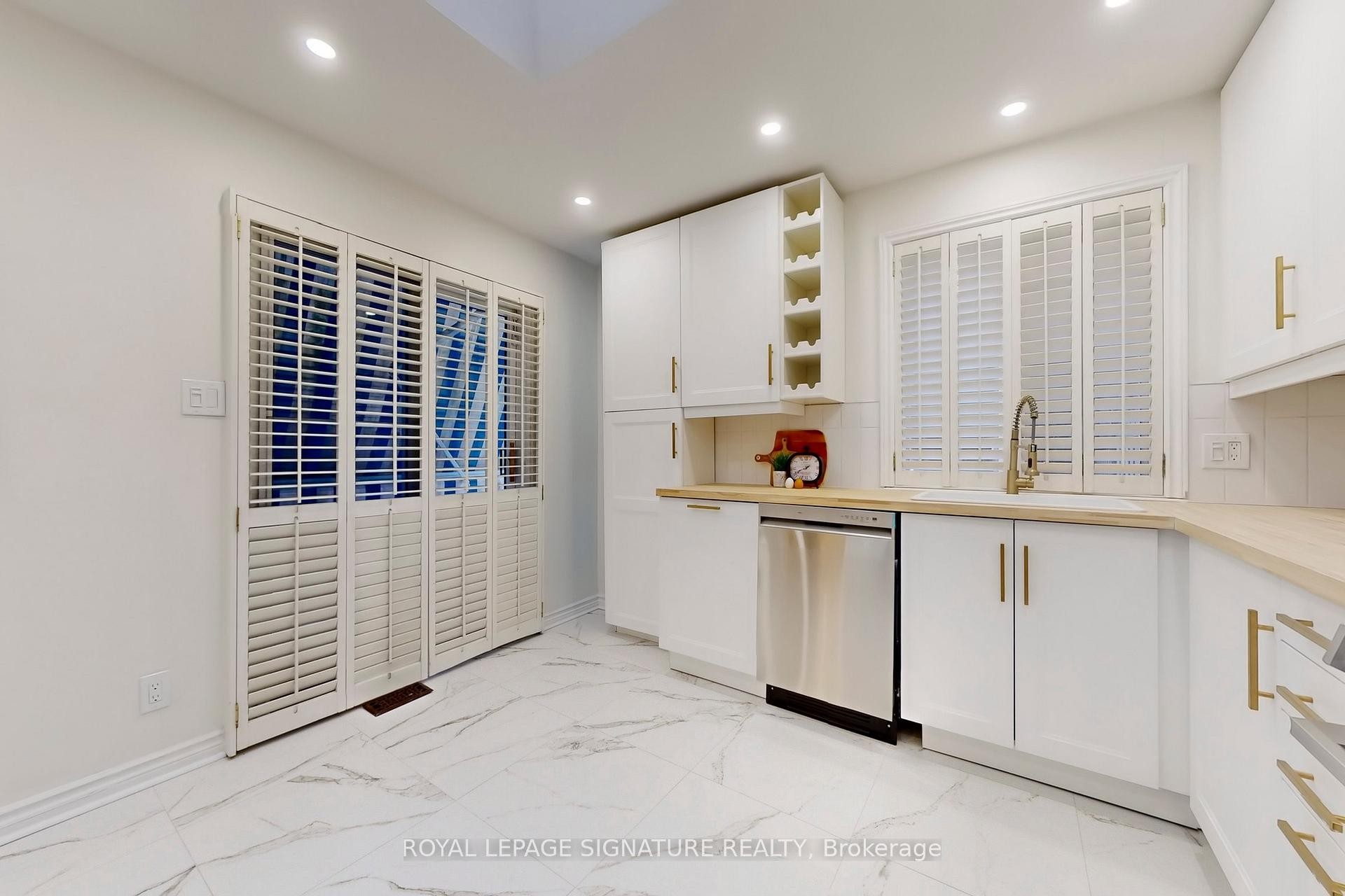 









337


Glen

Road,
Toronto,




ON
M4W 2X4

