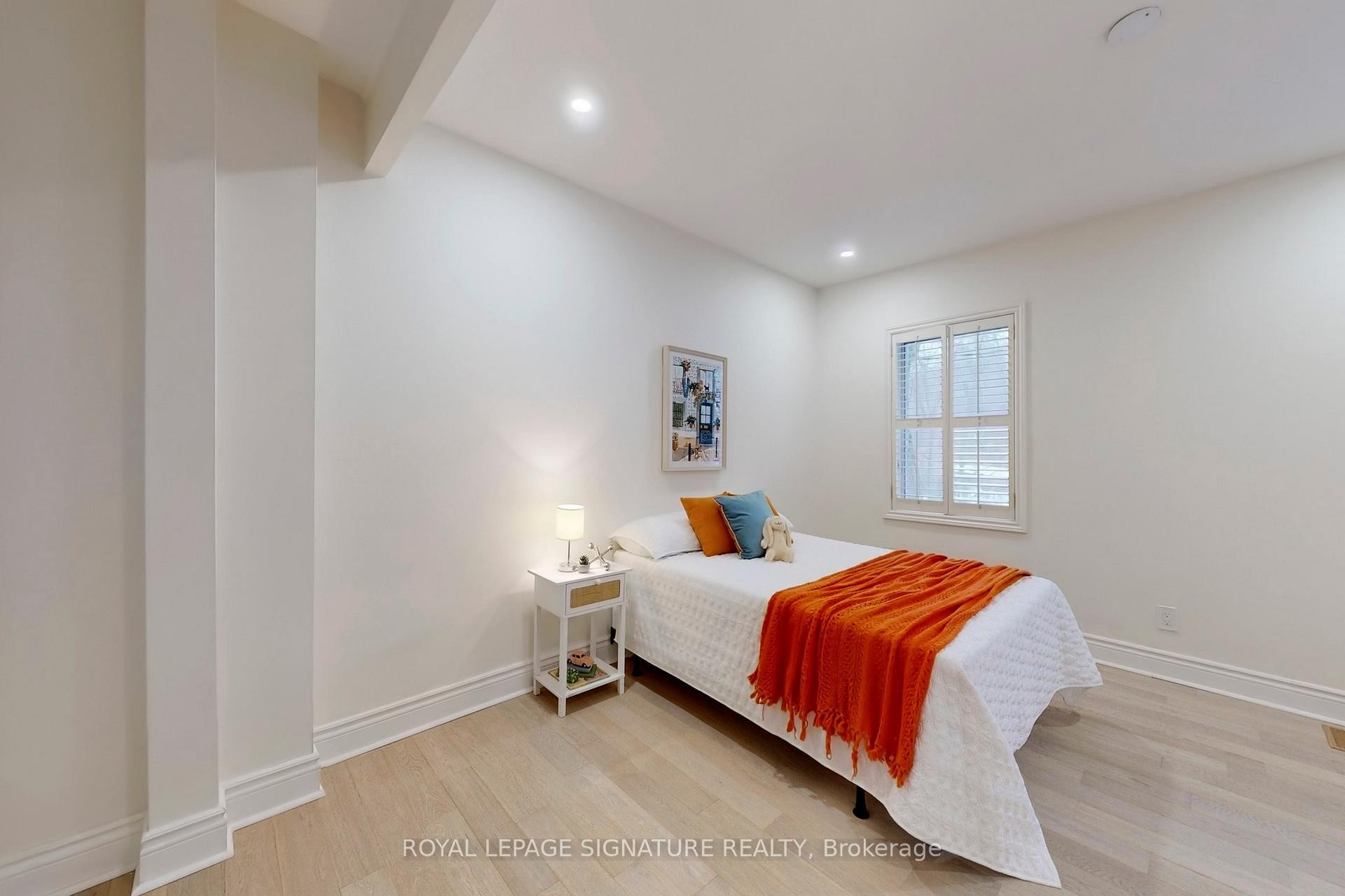 









337


Glen

Road,
Toronto,




ON
M4W 2X4

