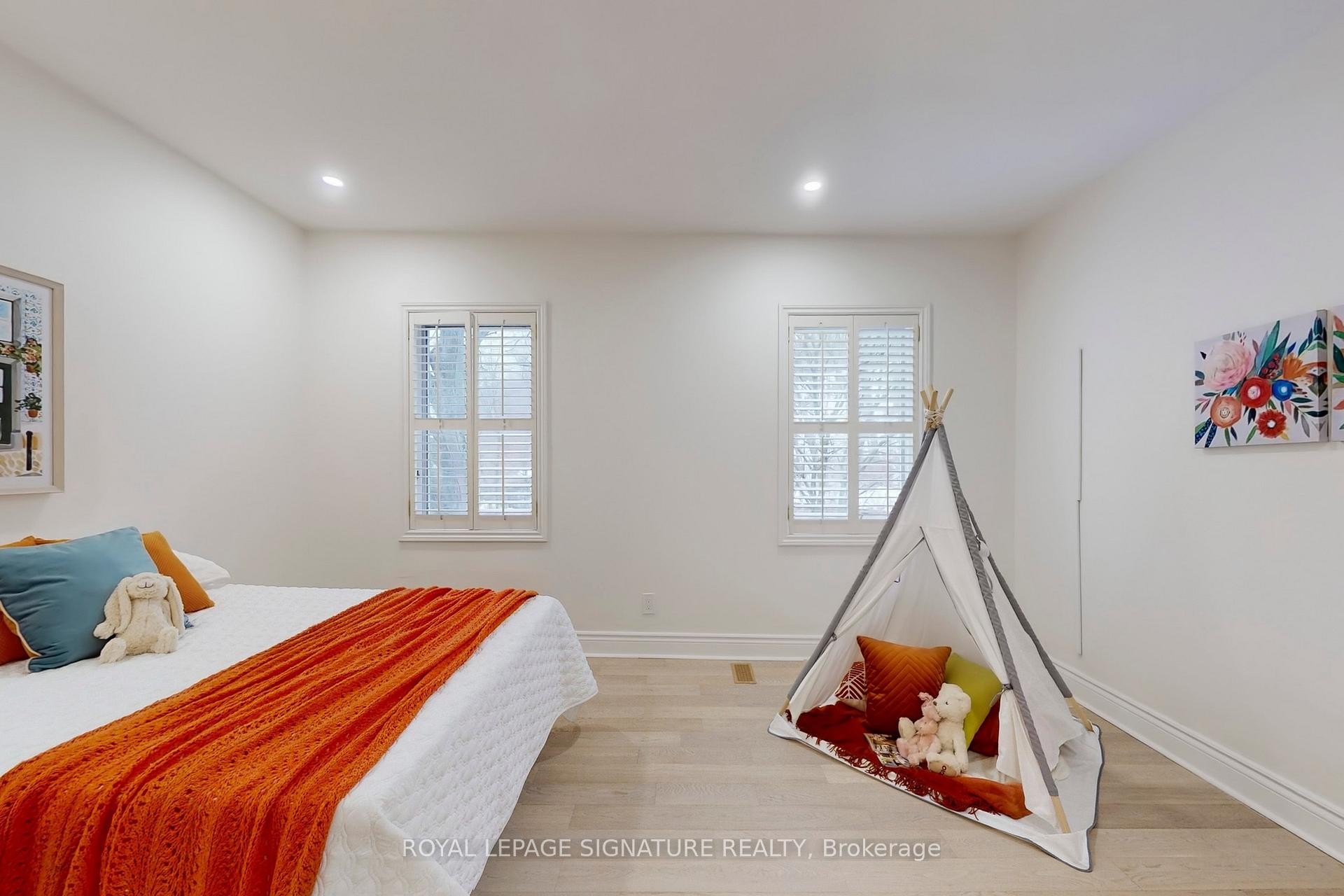 









337


Glen

Road,
Toronto,




ON
M4W 2X4

