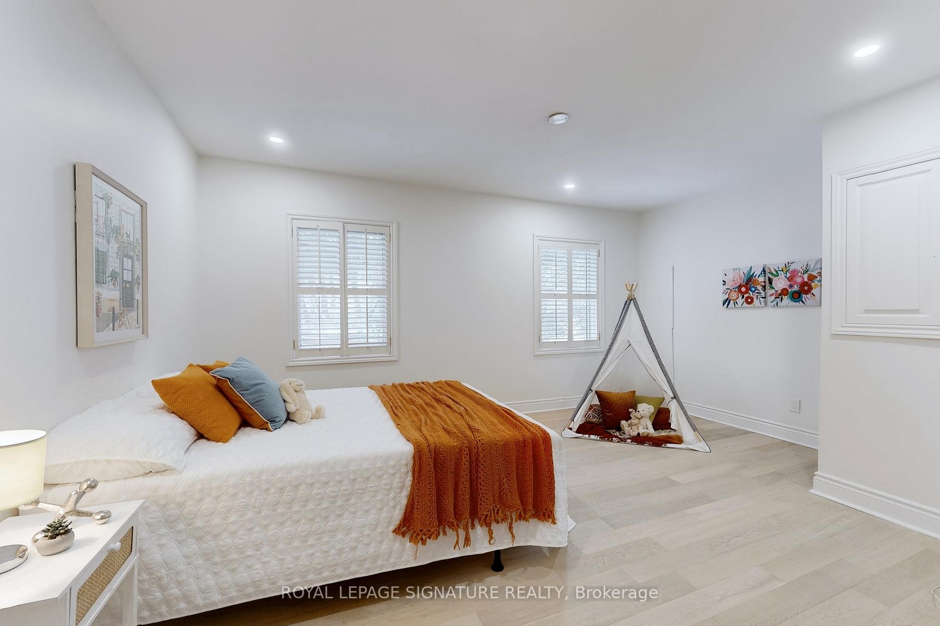 









337


Glen

Road,
Toronto,




ON
M4W 2X4

