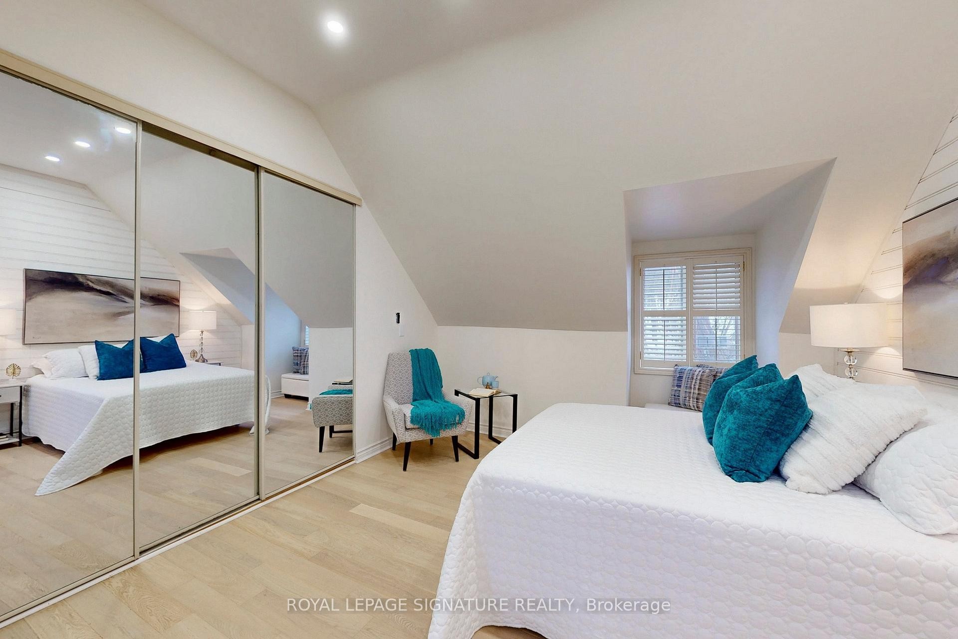 









337


Glen

Road,
Toronto,




ON
M4W 2X4

