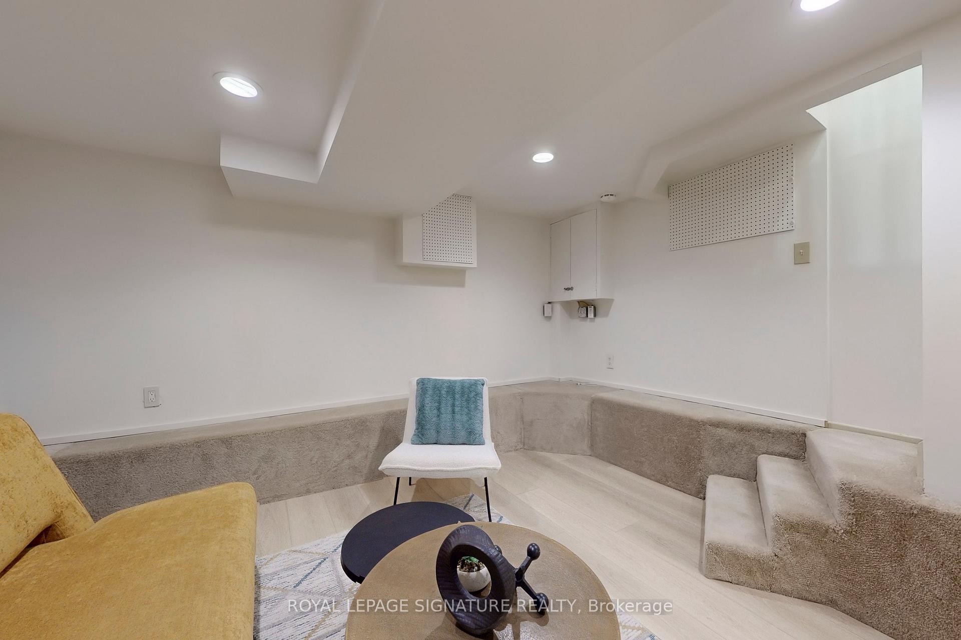 









337


Glen

Road,
Toronto,




ON
M4W 2X4

