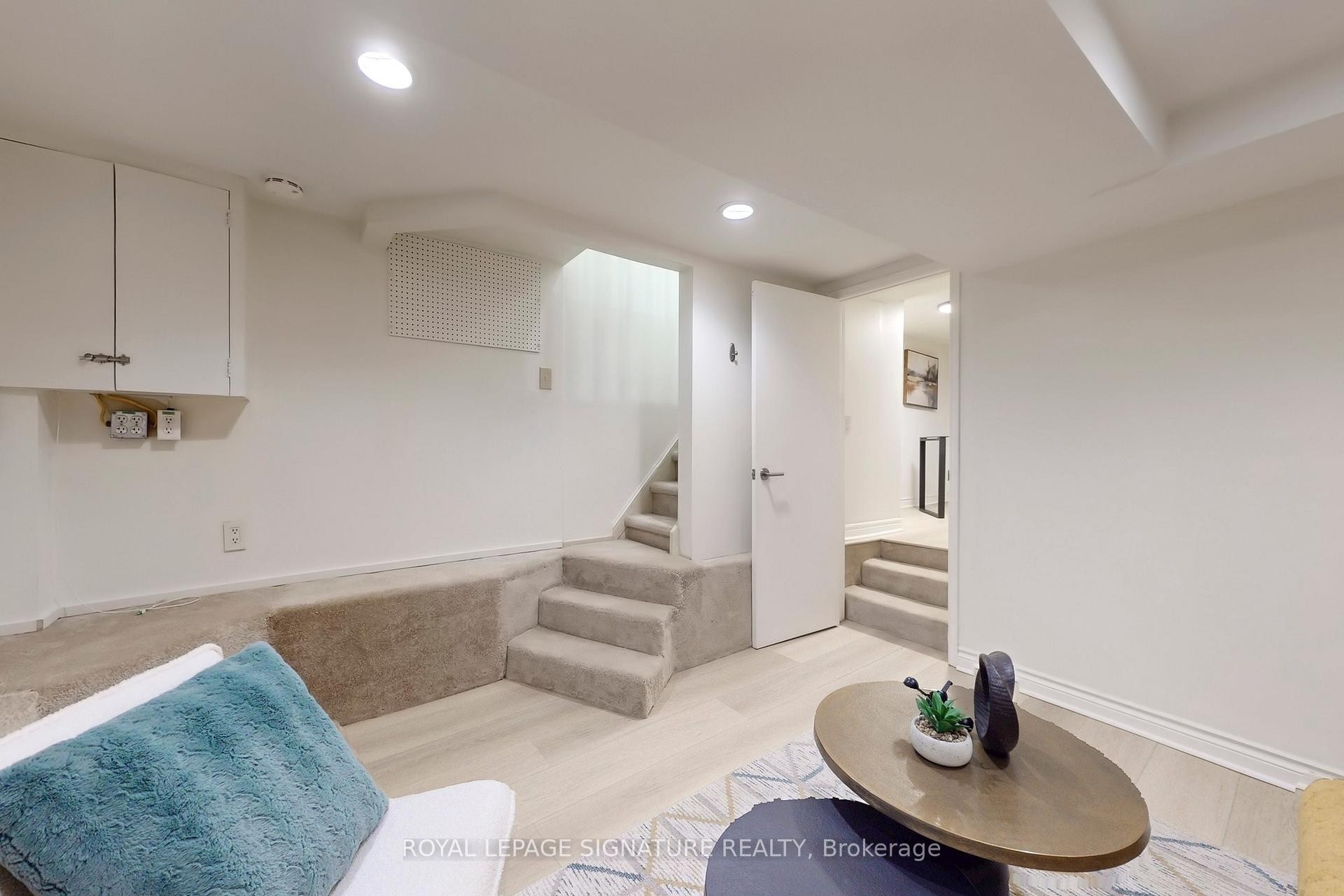 









337


Glen

Road,
Toronto,




ON
M4W 2X4

